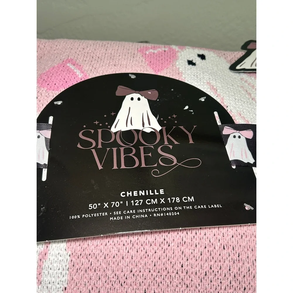 Spooky Vibes Throw Blanket Pink Ghost Bow 50x70 Chenille Halloween Coquette New